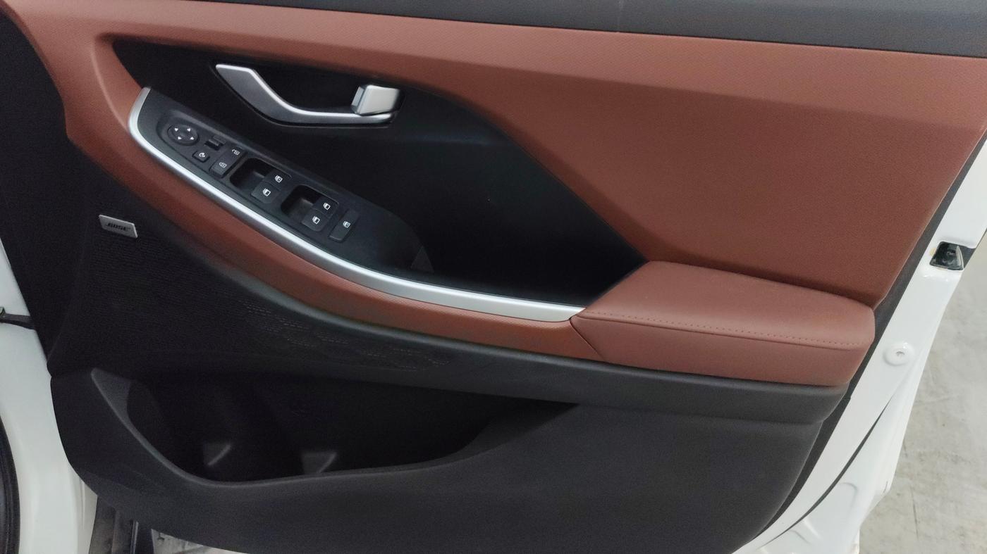 2024 Hyundai ALCAZAR  SIGNATURE (O) DCT 1.5 PETROL 7STR, Petrol, Automatic, 17,391 km, Driver Side Door Panels Control