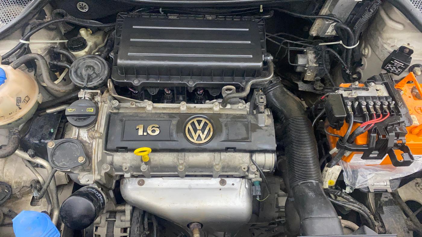 2014 Volkswagen Vento HIGHLINE 1.6 MPI, Petrol, Manual, 64,335 km, Engine View