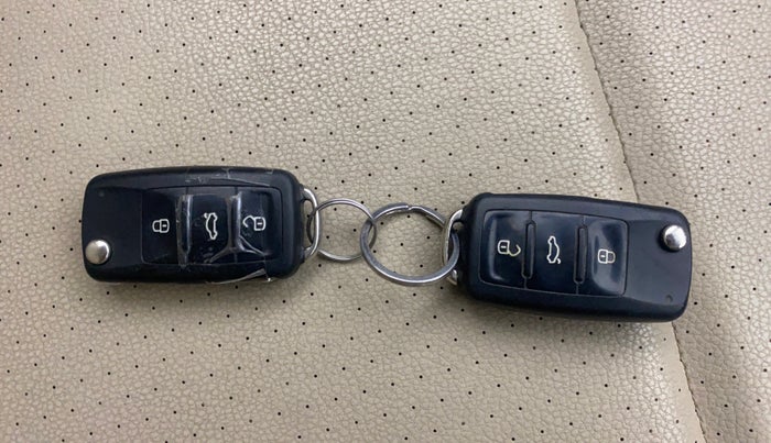 2014 Volkswagen Vento HIGHLINE 1.6 MPI, Petrol, Manual, 64,278 km, Key Close Up