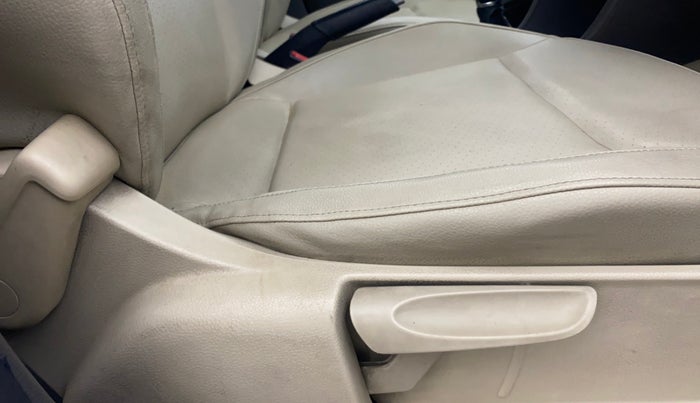 2014 Volkswagen Vento HIGHLINE 1.6 MPI, Petrol, Manual, 64,278 km, Driver Side Adjustment Panel