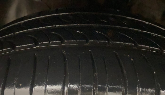 2020 Hyundai Elite i20 MAGNA PLUS 1.2, Petrol, Manual, 34,827 km, Left Front Tyre Tread