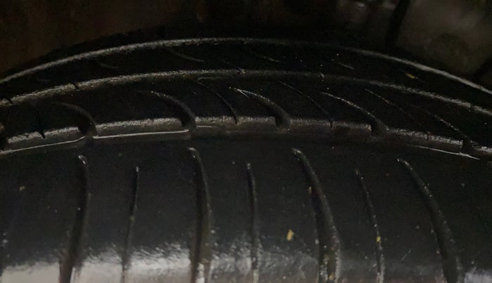 2020 Hyundai Elite i20 MAGNA PLUS 1.2, Petrol, Manual, 34,827 km, Right Front Tyre Tread