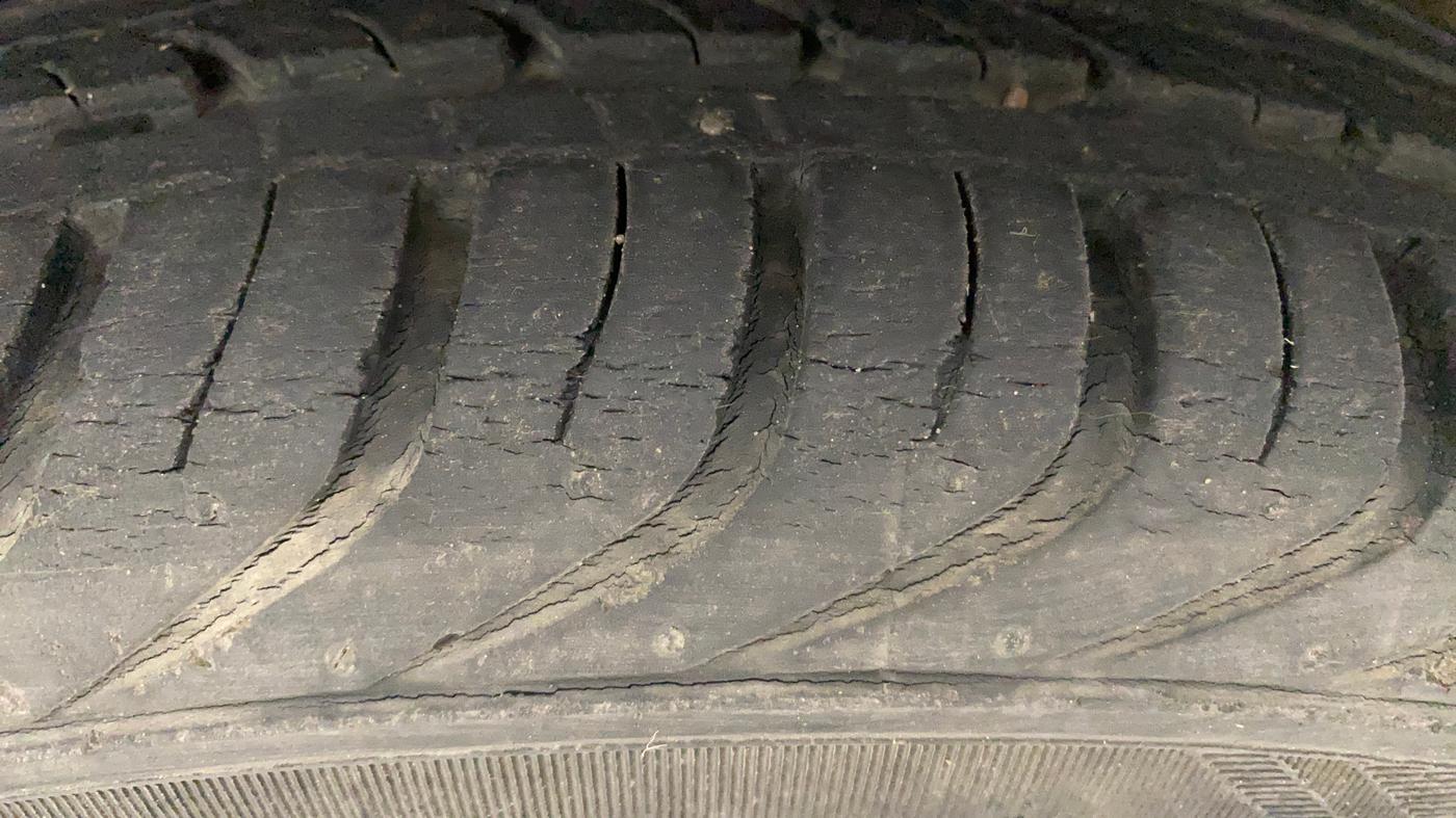 2015 Maruti Swift ZXI, Petrol, Manual, 49,464 km, Left Front Tyre Tread