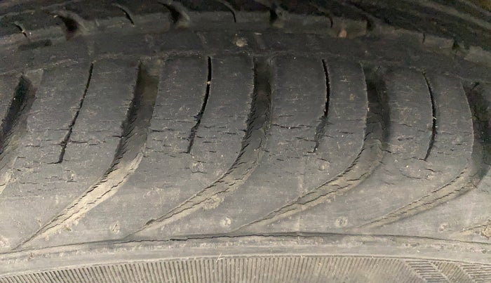 2015 Maruti Swift ZXI, Petrol, Manual, 49,464 km, Left Front Tyre Tread