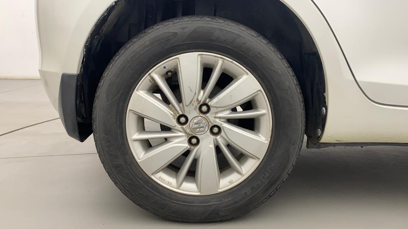 2015 Maruti Swift ZXI, Petrol, Manual, 49,464 km, Right Rear Wheel