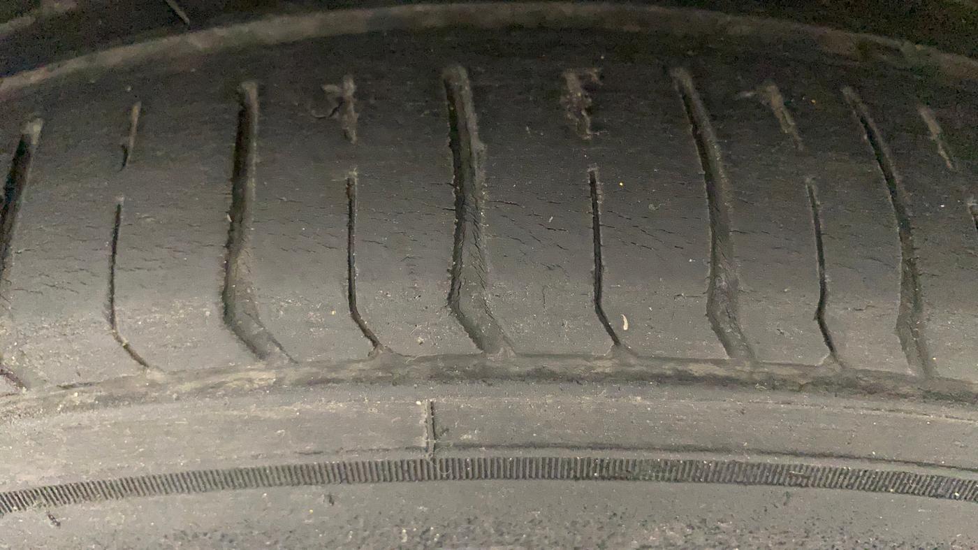 2015 Maruti Swift ZXI, Petrol, Manual, 49,464 km, Left Rear Tyre Tread
