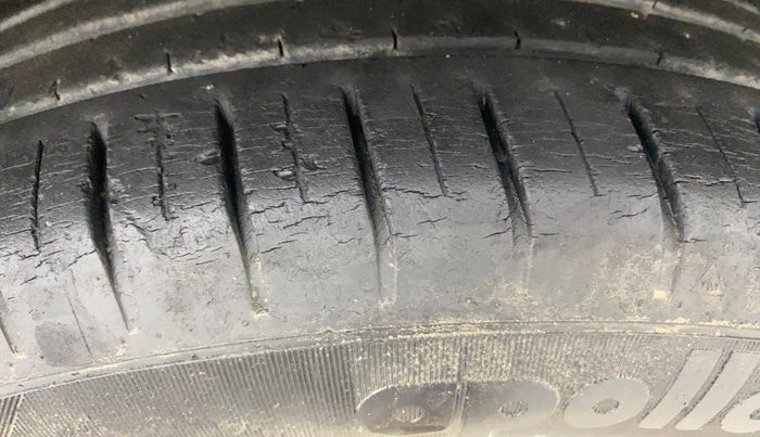 2017 Hyundai Elite i20 ASTA 1.2, Petrol, Manual, 28,372 km, Right Front Tyre Tread