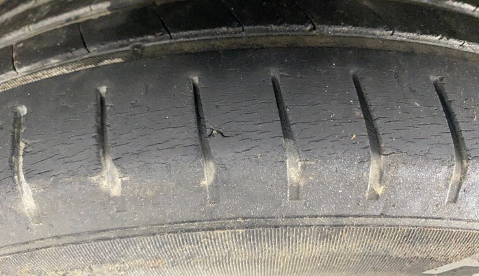 2017 Hyundai Elite i20 ASTA 1.2, Petrol, Manual, 28,372 km, Left Front Tyre Tread