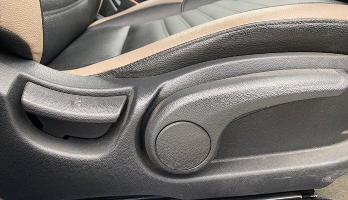 2017 Hyundai Elite i20 ASTA 1.2, Petrol, Manual, 28,372 km, Driver Side Adjustment Panel