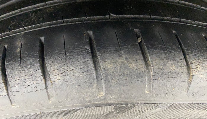 2017 Hyundai Elite i20 ASTA 1.2, Petrol, Manual, 28,372 km, Right Rear Tyre Tread