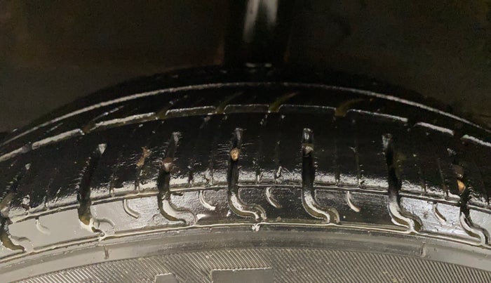 2020 Hyundai NEW SANTRO SPORTZ CNG, CNG, Manual, 1,17,546 km, Right Rear Tyre Tread