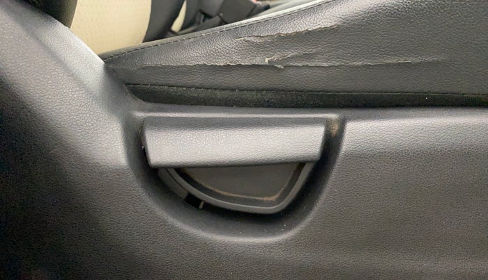 2020 Hyundai NEW SANTRO SPORTZ CNG, CNG, Manual, 1,17,546 km, Driver Side Adjustment Panel