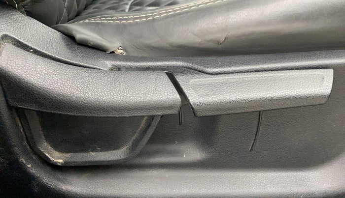 2022 Hyundai NEW I20 SPORTZ 1.2 MT, Petrol, Manual, 70,585 km, Driver Side Adjustment Panel