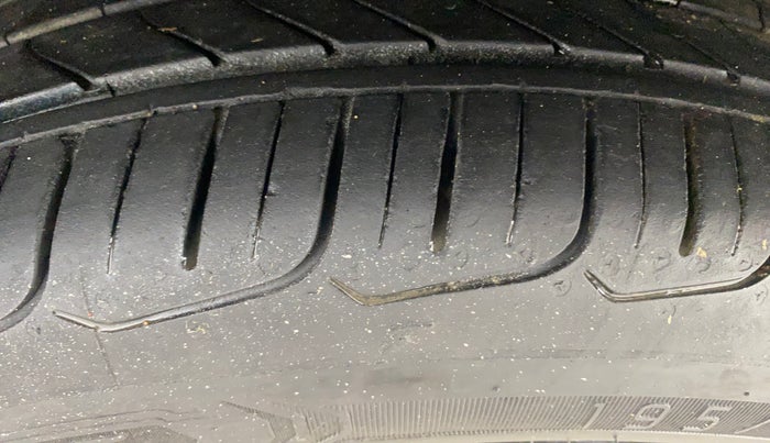 2022 Hyundai NEW I20 SPORTZ 1.2 MT, Petrol, Manual, 70,585 km, Right Front Tyre Tread