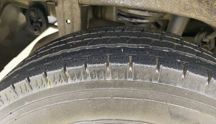2013 Maruti Alto 800 LXI CNG, CNG, Manual, 25,349 km, Right Rear Tyre Tread
