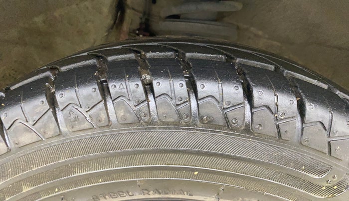2013 Maruti Alto 800 LXI CNG, CNG, Manual, 25,349 km, Right Front Tyre Tread