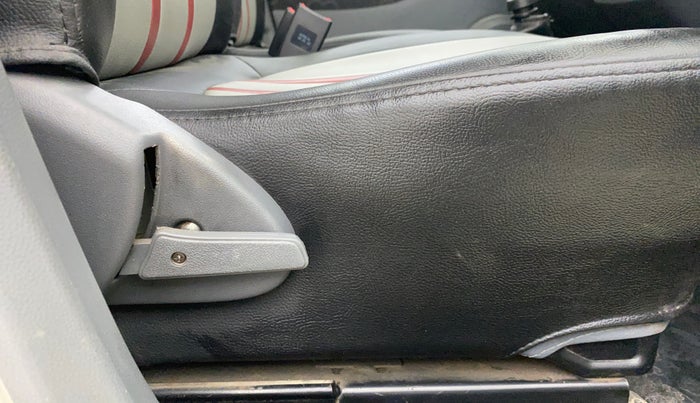 2013 Maruti Alto 800 LXI CNG, CNG, Manual, 25,349 km, Driver Side Adjustment Panel