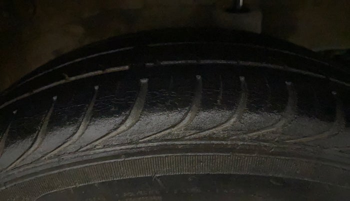 2015 Chevrolet Beat LT PETROL, Petrol, Manual, 24,782 km, Left Rear Tyre Tread