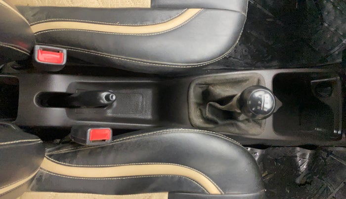 2013 Hyundai Eon MAGNA +, CNG, Manual, 1,12,704 km, Gear Lever