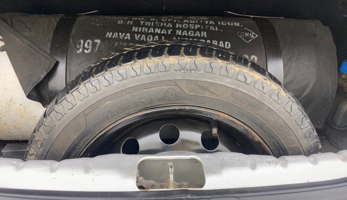 2013 Hyundai Eon MAGNA +, CNG, Manual, 1,12,704 km, Spare Tyre