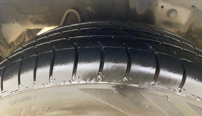 2013 Hyundai Eon MAGNA +, CNG, Manual, 1,12,704 km, Right Rear Tyre Tread