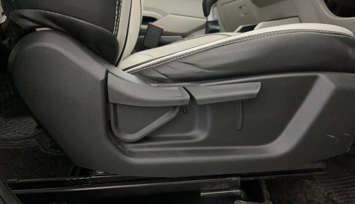 2023 KIA CARENS PRESTIGE PLUS 1.5 PETROL IMT 7 STR, Petrol, Manual, 18,306 km, Driver Side Adjustment Panel