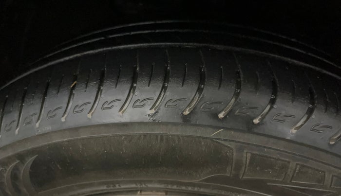 2023 KIA CARENS PRESTIGE PLUS 1.5 PETROL IMT 7 STR, Petrol, Manual, 18,306 km, Left Front Tyre Tread