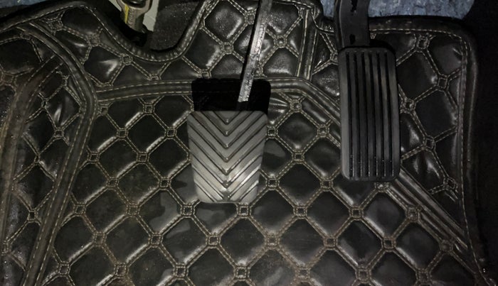 2023 KIA CARENS PRESTIGE PLUS 1.5 PETROL IMT 7 STR, Petrol, Manual, 18,306 km, Pedals