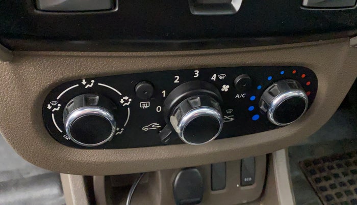 2019 Renault Duster RXS 106 PS MT, Petrol, Manual, 43,395 km, AC Unit - Directional switch has minor damage