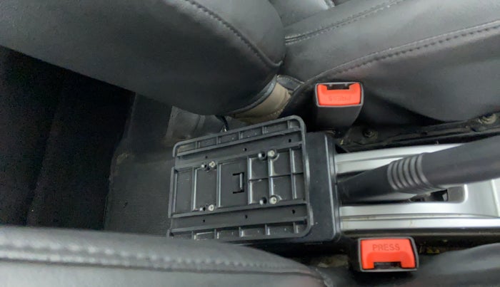 2019 Renault Duster RXS 106 PS MT, Petrol, Manual, 43,395 km, Driver seat - Armrest has minor damage