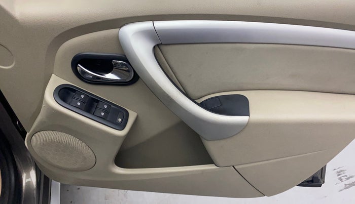 2015 Nissan Terrano XL (P), Petrol, Manual, 32,657 km, Driver Side Door Panels Control