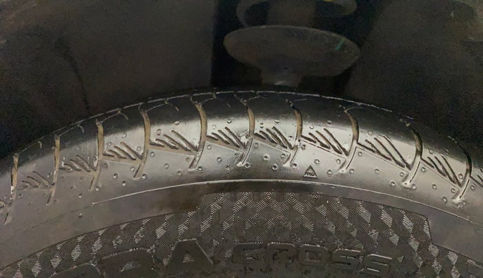 2015 Nissan Terrano XL (P), Petrol, Manual, 32,657 km, Left Front Tyre Tread