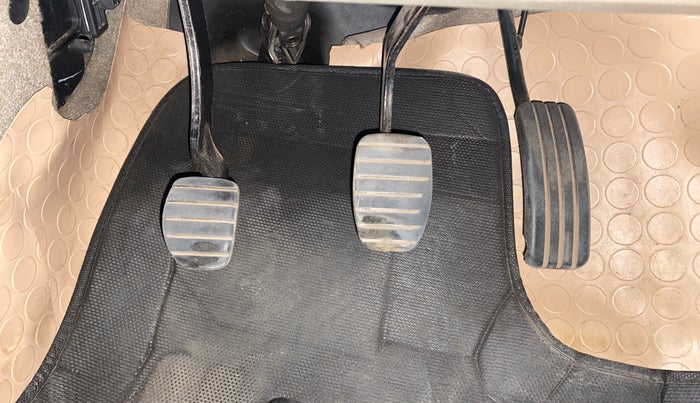 2015 Nissan Terrano XL (P), Petrol, Manual, 32,657 km, Pedals