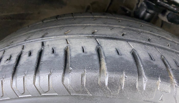 2017 Hyundai Verna 1.6 SX VTVT AT (O), Petrol, Automatic, 42,423 km, Right Front Tyre Tread