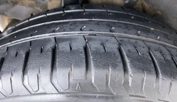 2017 Hyundai Verna 1.6 SX VTVT AT (O), Petrol, Automatic, 42,423 km, Right Rear Tyre Tread