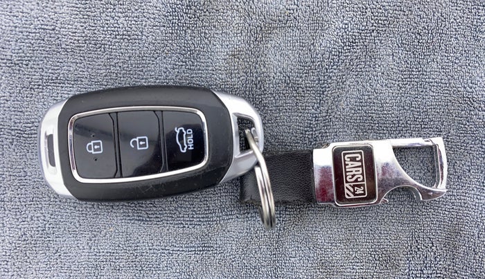 2017 Hyundai Verna 1.6 SX VTVT AT (O), Petrol, Automatic, 42,423 km, Key Close Up