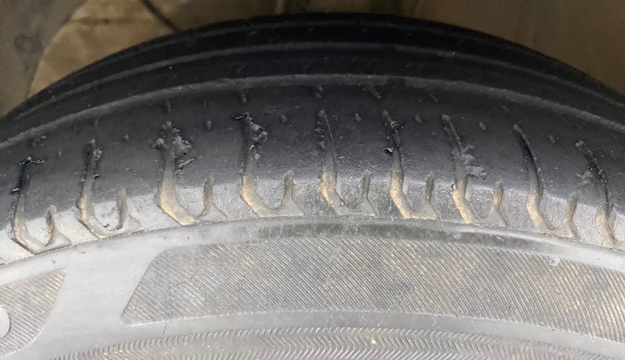 2019 Maruti Swift VXI AMT, Petrol, Automatic, 41,374 km, Left Front Tyre Tread