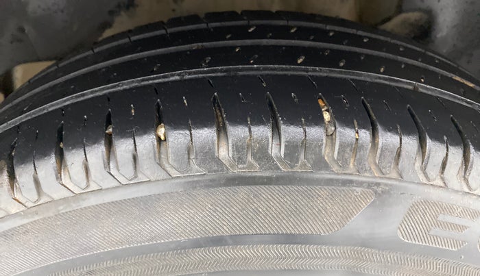2019 Maruti Swift VXI AMT, Petrol, Automatic, 41,374 km, Left Rear Tyre Tread