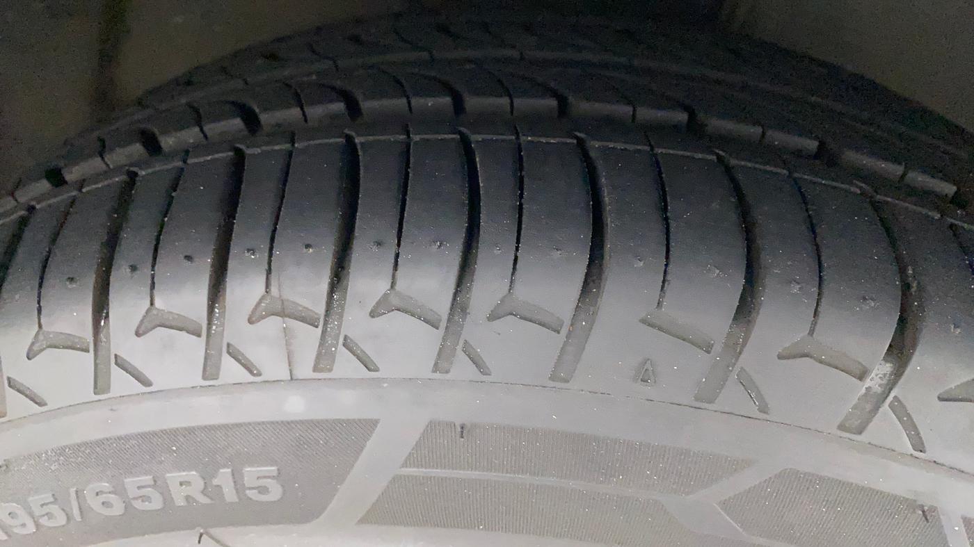 2013 Toyota Corolla Altis VL AT PETROL, Petrol, Automatic, 83,423 km, Right Front Tyre Tread