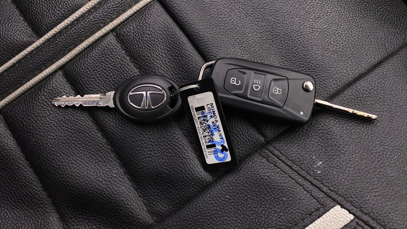 2016 Tata Tiago XZ PETROL, Petrol, Manual, 38,322 km, Key Close Up