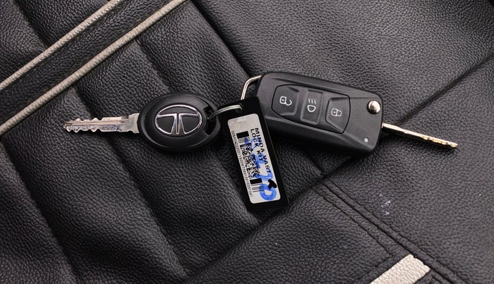 2016 Tata Tiago XZ PETROL, Petrol, Manual, 37,712 km, Key Close Up