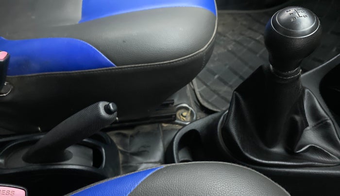 2011 Toyota Etios Liva G, Petrol, Manual, 74,587 km, Gear Lever