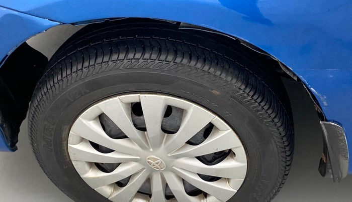 2011 Toyota Etios Liva G, Petrol, Manual, 74,587 km, Left fender - Lining loose
