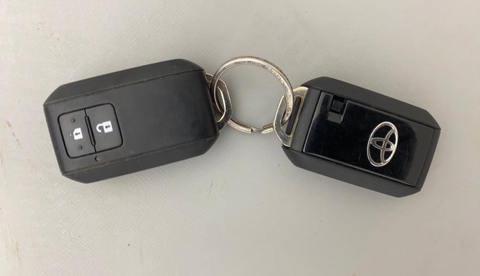 2021 Toyota Glanza G, Petrol, Manual, 28,140 km, Key Close Up