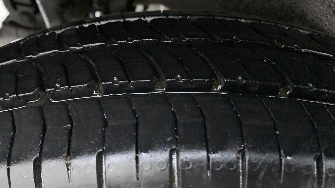 2013 Maruti Wagon R 1.0 LXI CNG, CNG, Manual, 79,617 km, Right Rear Tyre Tread