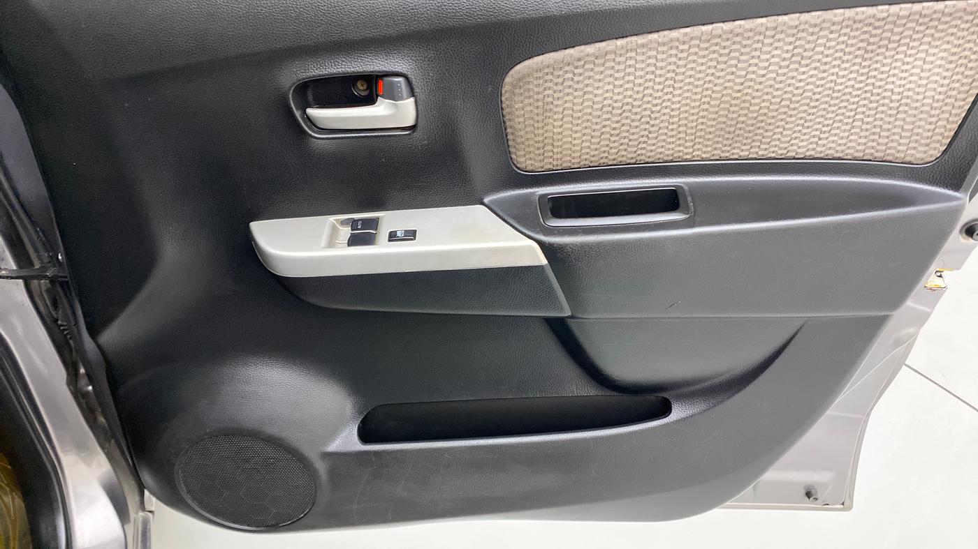2013 Maruti Wagon R 1.0 LXI CNG, CNG, Manual, 79,617 km, Driver Side Door Panels Control