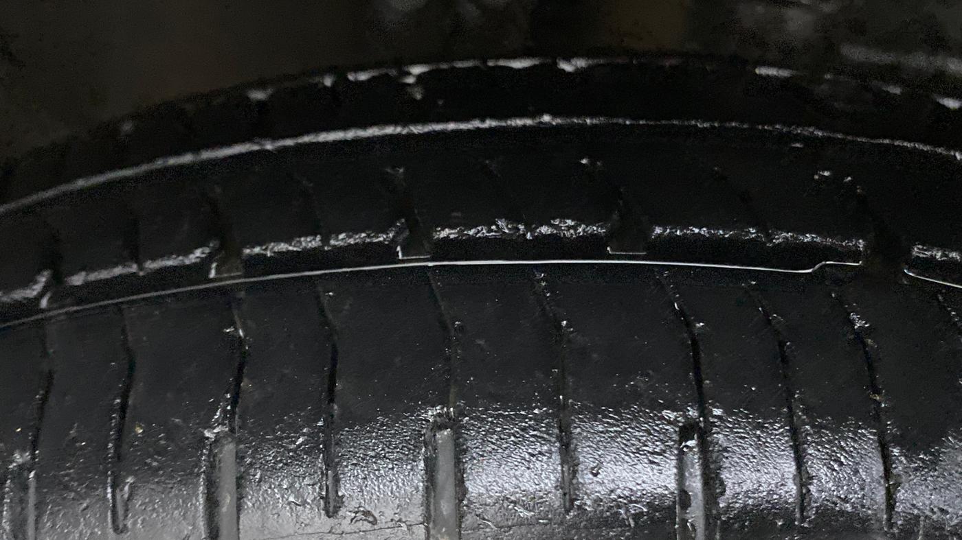 2013 Maruti Wagon R 1.0 LXI CNG, CNG, Manual, 79,617 km, Right Front Tyre Tread