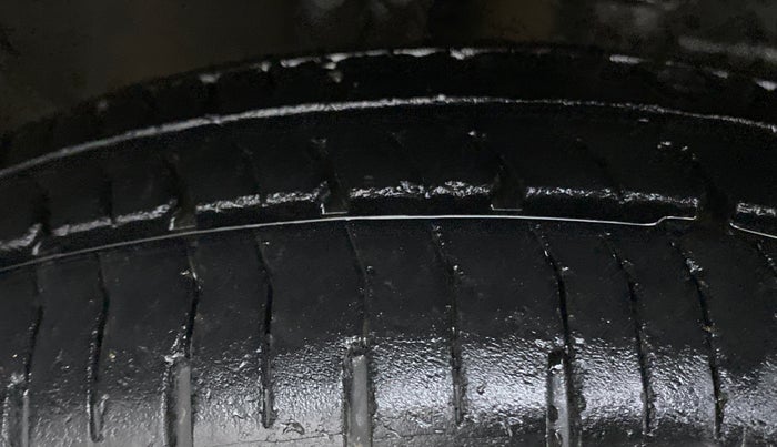 2013 Maruti Wagon R 1.0 LXI CNG, CNG, Manual, 79,617 km, Right Front Tyre Tread