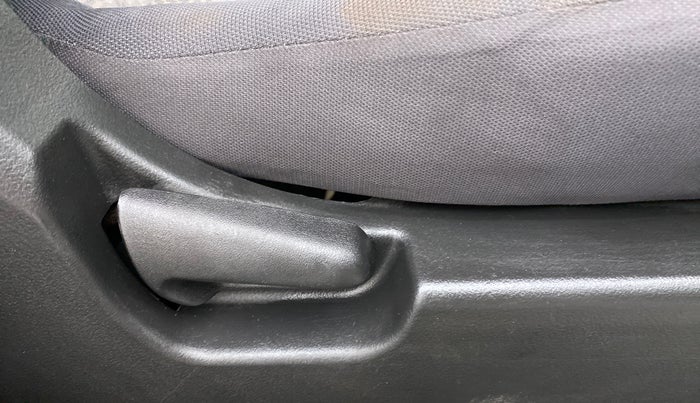 2013 Maruti Wagon R 1.0 LXI CNG, CNG, Manual, 79,617 km, Driver Side Adjustment Panel