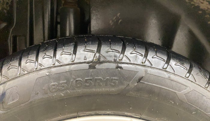 2015 Maruti Swift Dzire ZXI, Petrol, Manual, 1,37,216 km, Right Rear Tyre Tread